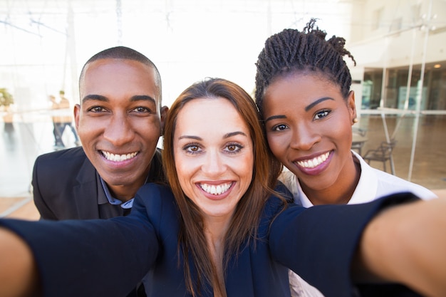 Free photo selfie of happy beautiful intercultural business friends