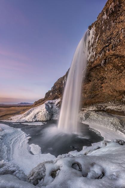 Пещера Сельяландсфосс в Исландии