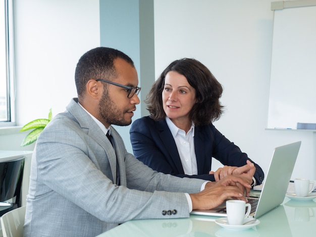 Senior employee teaching newcomer