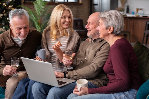 Free photo senior friends having a wonderful time together