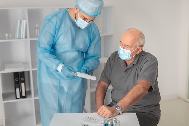 Free photo senior male patient getting vaccinated for coronavirus