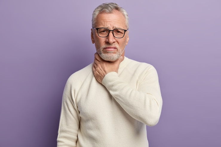 Free Photo senior man wearing white sweater and trendy eyeglasses