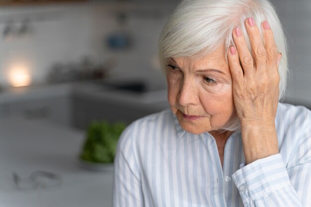 Senior woman confronting alzheimer disease