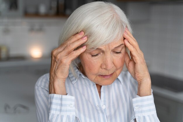 Senior woman confronting alzheimer disease