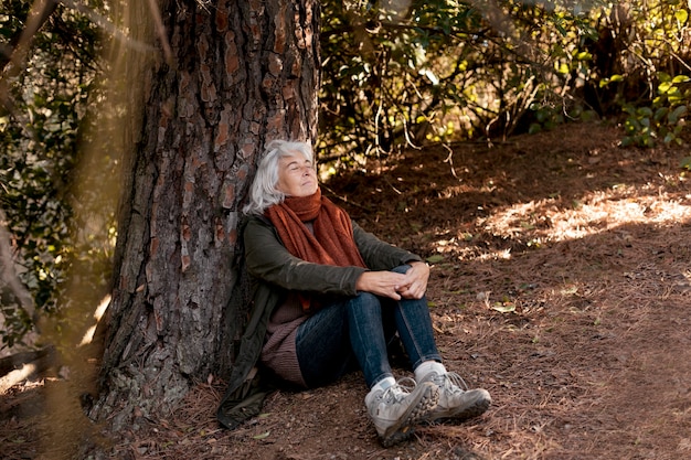 Free photo senior woman enjoying a hike in nature