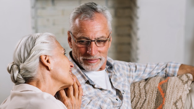 Free photo senior woman leaning her head on his husband's shoulder