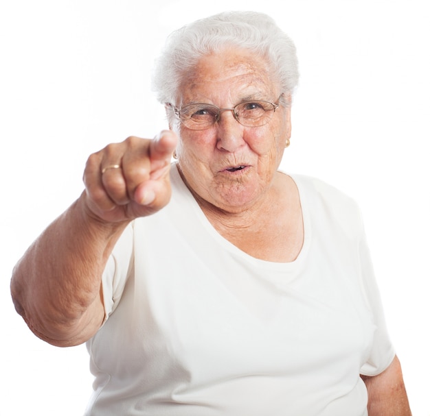 Free photo senior woman pointing to the front