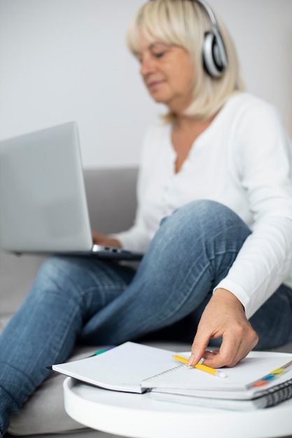 Free photo senior woman taking an online class on her laptop at home