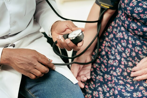 A senior woman visiting a therapist at the clinic