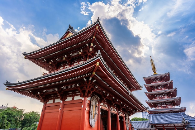 Бесплатное фото Храм сэнсо-дзи в асакуса, токио, япония.