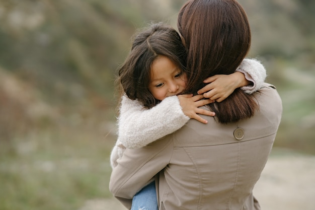 Free photo sensual photo. cute little girl. people walks outside. woman in a brown coat.