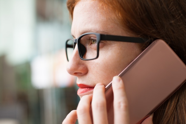 Free photo serious businesswoman talking on mobile phone