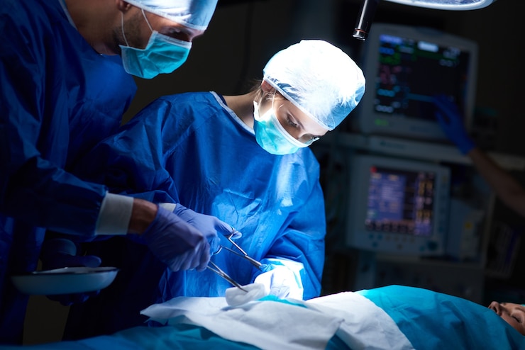 Free Photo serious operation in the darkness