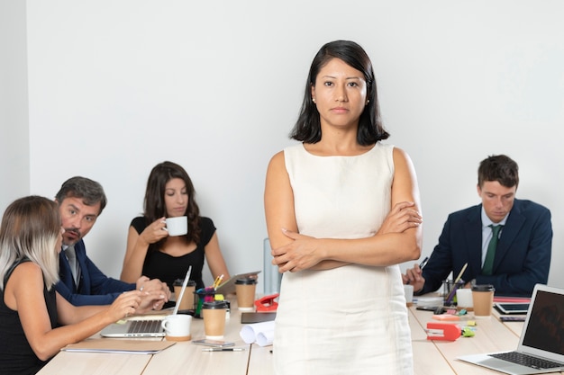 Free photo serious woman with crossed arms