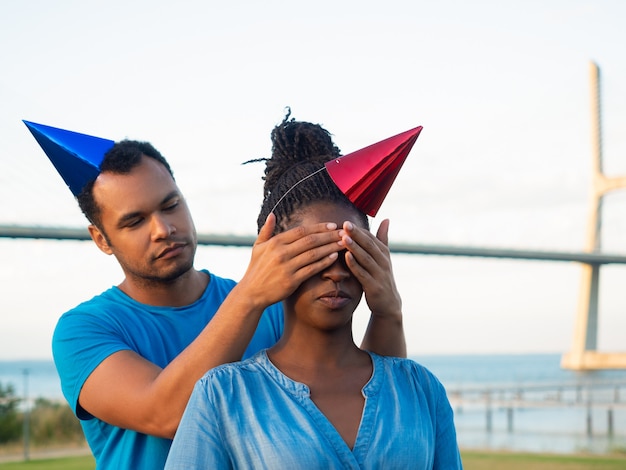 How to Deal With Relationship Red Flags: 3 Tips To Handle Them Effectively