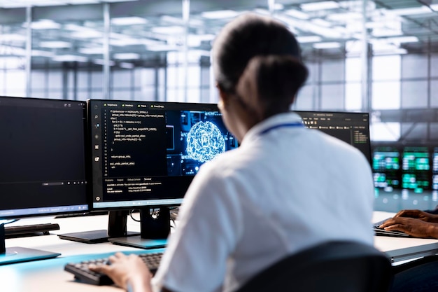server hub it expert using ai systems to input data faster