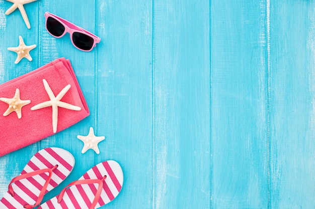해변 바다 휴가를위한 설정 : 수건, 선글라스와 불가사리
