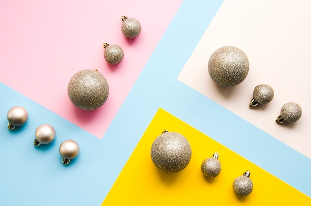 Free photo set of christmas balls with background