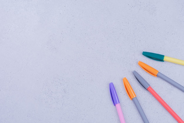Set di matite multicolori per colorare mandala.