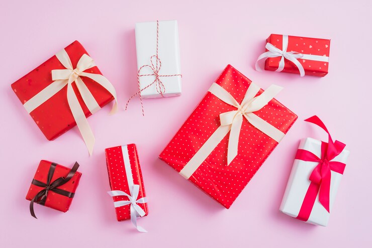 Free Photo set of nicely wrapped valentine's day presents
