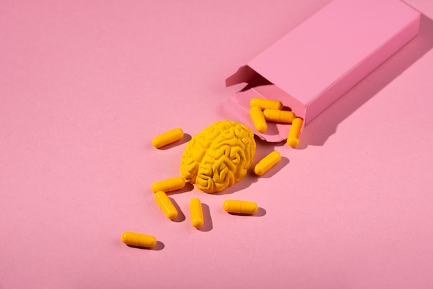 Бесплатное фото Набор таблеток для повышения мозговой активности и улучшения памяти
