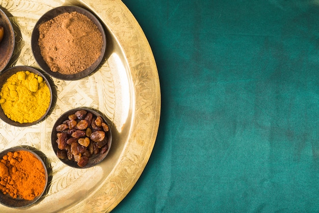 Free photo set of spices and dry fruits on tray