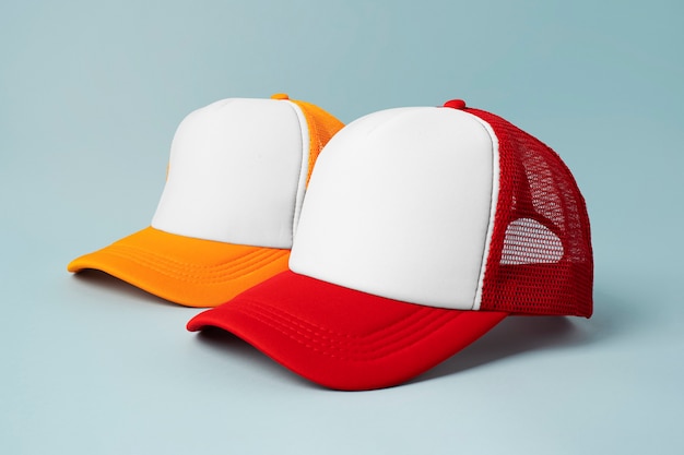 Set di due cappelli trucker con retro in rete