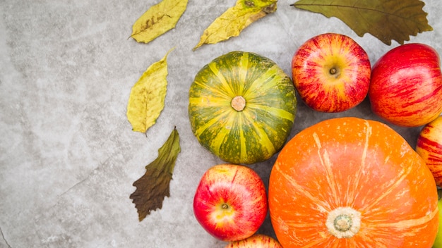 Set with pumpkin and apples