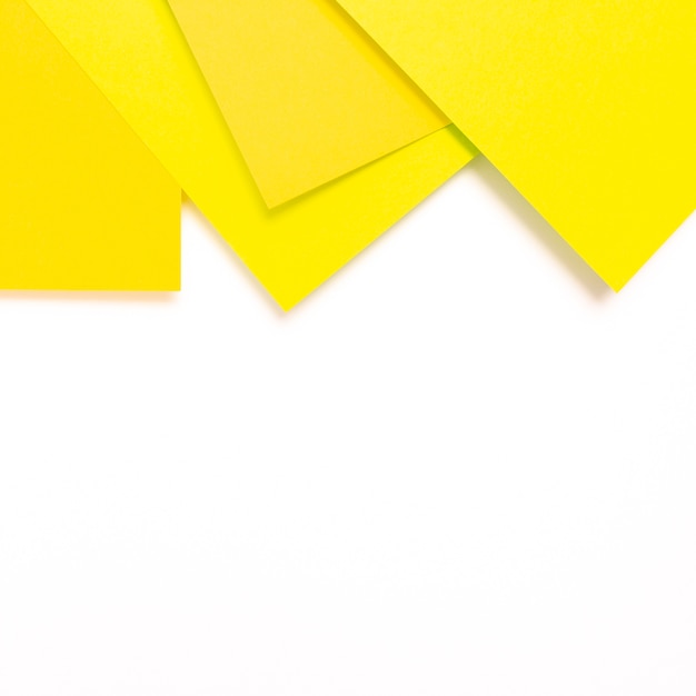 Набор желтых картонных листов с копией пространства