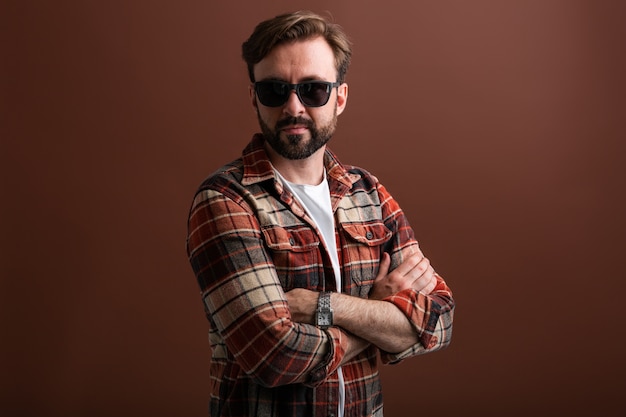 Free photo sexy attractive male, confident hipster handsome stylish bearded man on brown