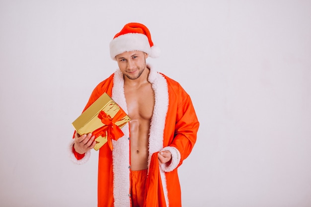 Sexy uomo santa isolato su sfondo bianco