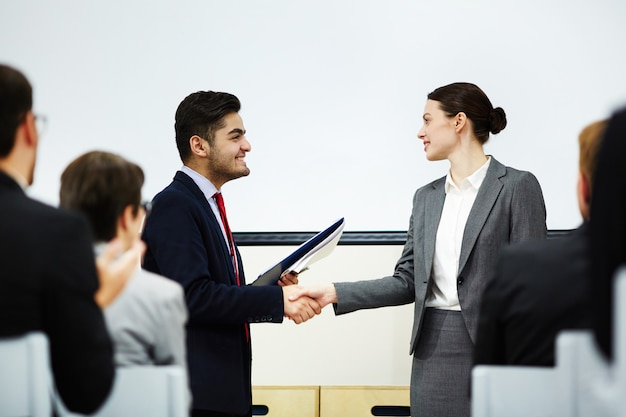 Free photo shaking hand of speaker