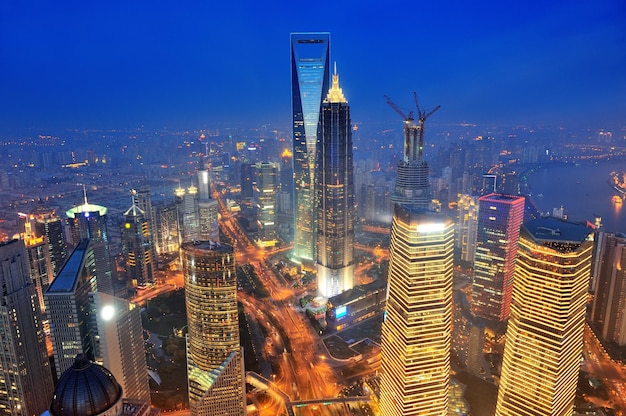 Foto gratuita antenna di shanghai al crepuscolo