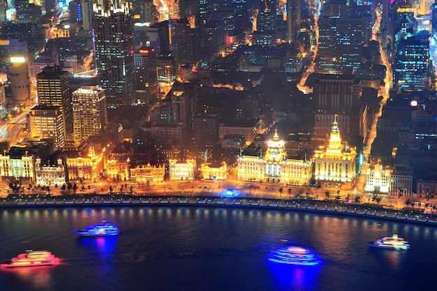 夕暮れ時の都市建築と上海の空撮