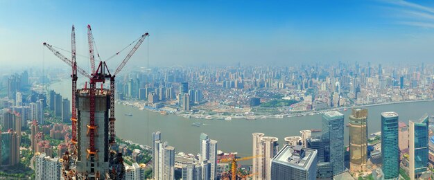 Панорама городского города Шанхая с высоты птичьего полета с небоскребами