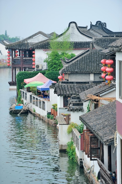 歴史的建造物のある上海朱家角町