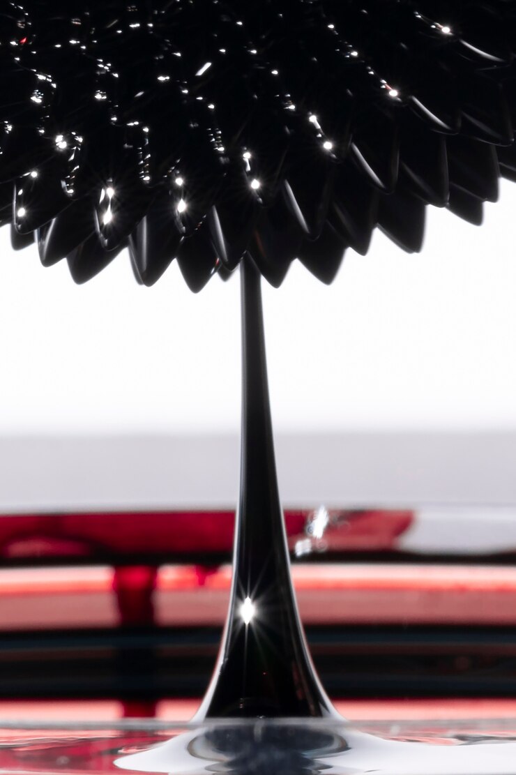 Free Photo sharp spike with abstract ferromagnetic mirrored metal 
