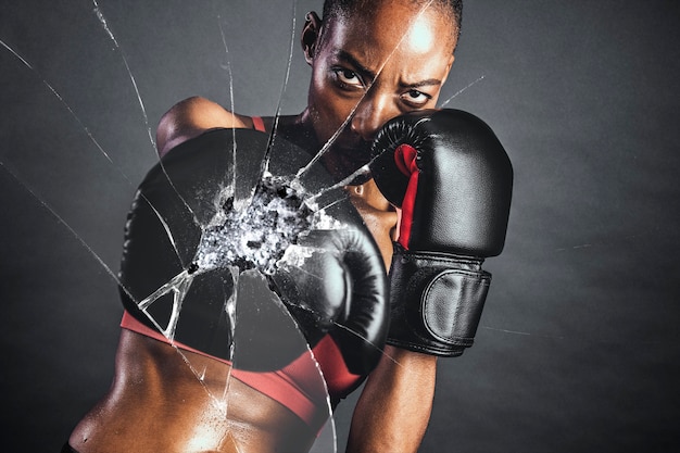 Free photo shattered glass effect with female boxer