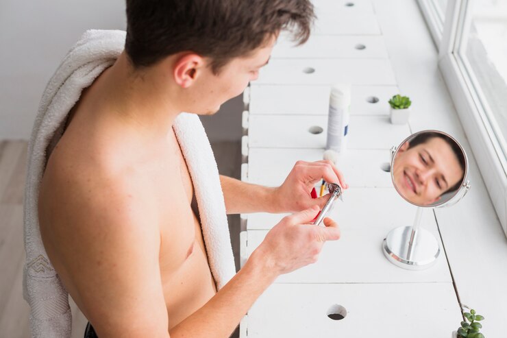Free Photo shaving concept with attractive man
