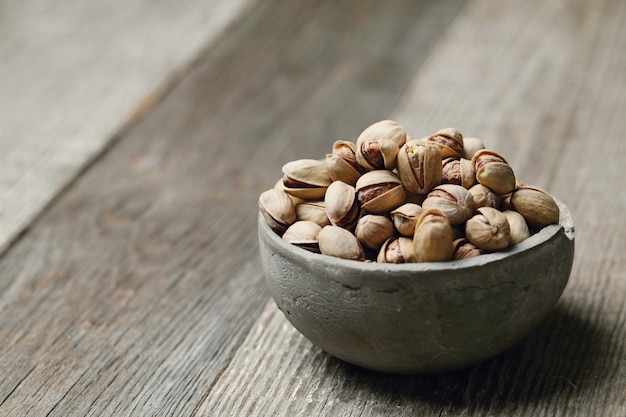 Free photo shelled pistachios, closeup