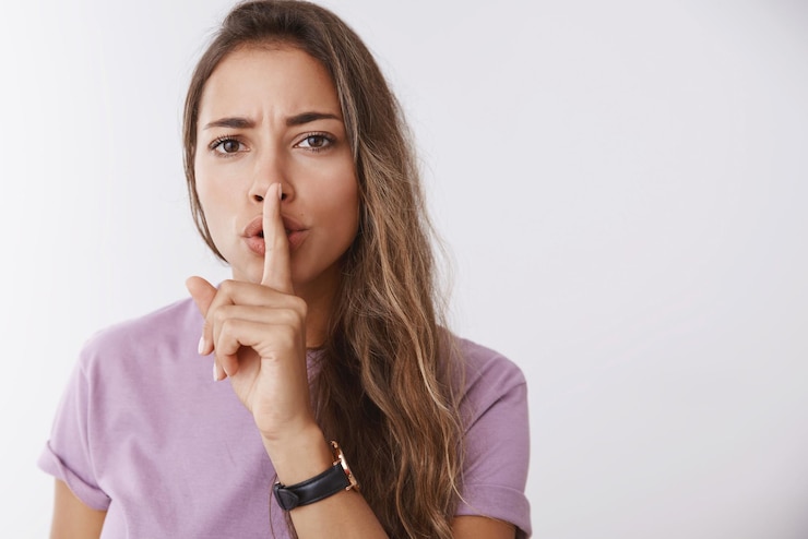 Free Photo shh keep secret safe seriouslooking concerned bothered attractive young 25s woman cannot hear speech telling quiet please shushing holding index finger lips standing white background
