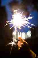 Foto gratuita sparkler splendente