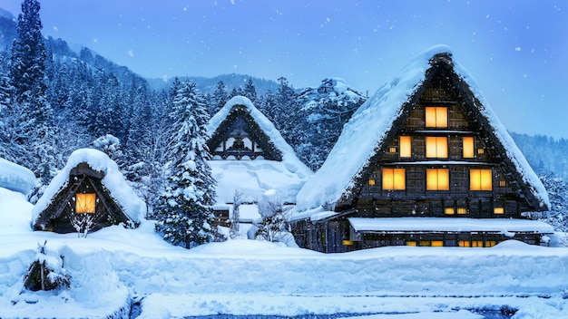 겨울의 시라카와 고 마을, 일본.
