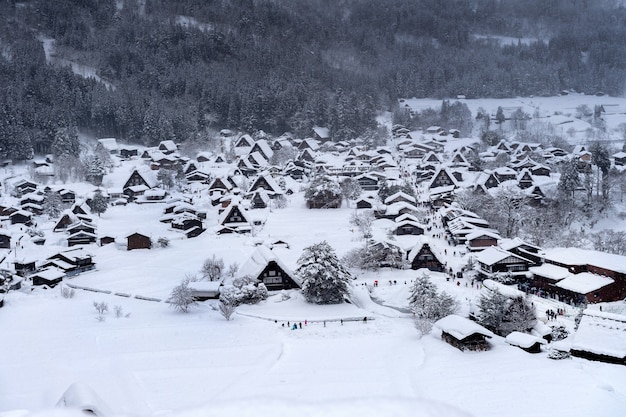 Villaggio di shirakawago in inverno, giappone.