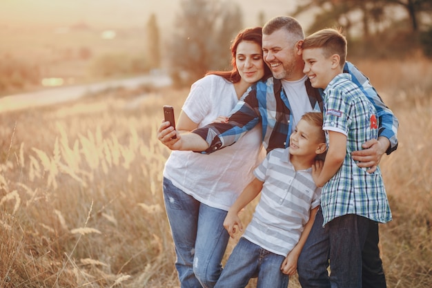 Camicia background familiare telefono sole