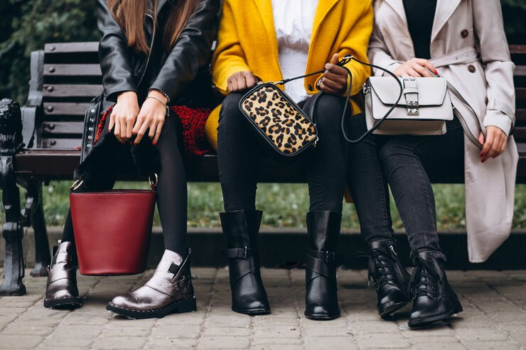 Free Photo shoes and bags close up