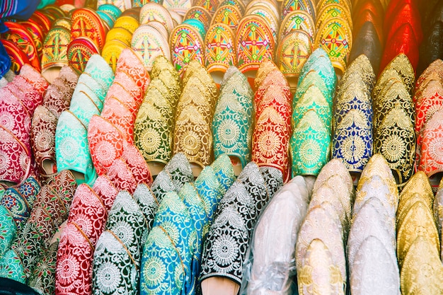 Обувь на рынке в Марокко