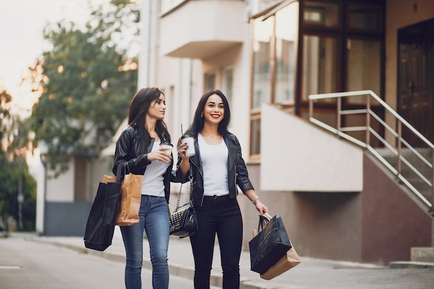 Shopping Girls