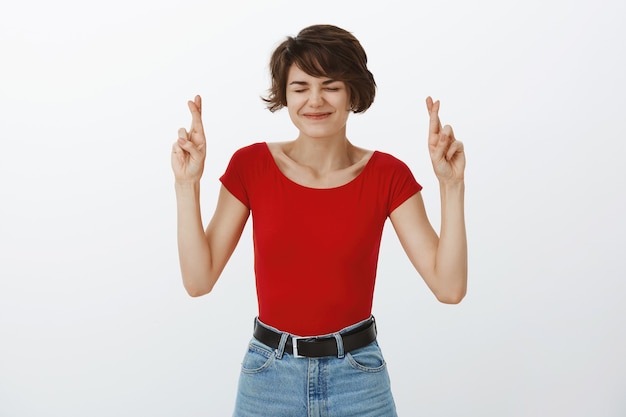Free photo short hair girl posing in red tshirt