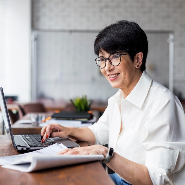 Short haired business woman looking away and smiles